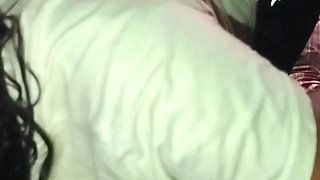 Madrastra morena culona chupando polla