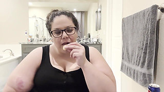 Plump Paradise: Snack N Chat