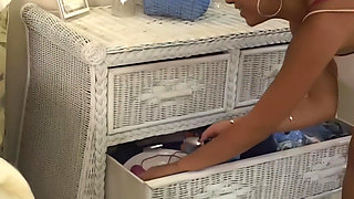 2 Lesbian Girlfriends Lick and Enjoy Each Other Like Crazy!