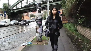 Big pussy lips fucking machine