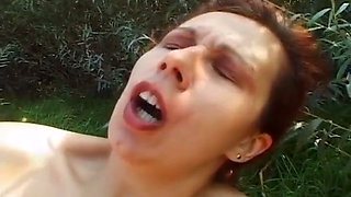 Amateur Lady From Germany Got to Play with Her Hairy Pussy