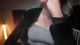 Blonde solo jerking off