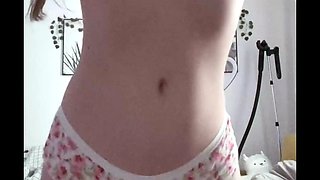 schoolgirl showed her breasts   vvinogradikk