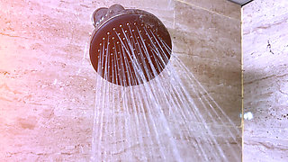 BEUTYFULL  18 YEARS  OLD  INDIAN  MODEL SOLO  ROMANCE IN THE SHAWOR