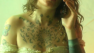 Insatiable Lola Takes 19 Inch Alien Monster