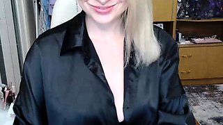 MILF blonde live toys webcam show in shower