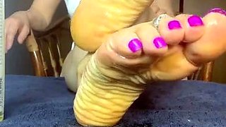 Amateur hottie solo masturbation