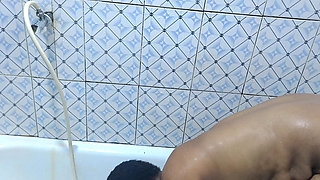 taking a shower during manstruation