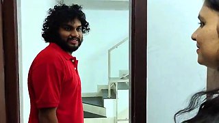 Mallu Aunty gets Bored & Calls Electrician to home for