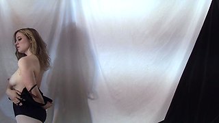 Casting Erin Electra