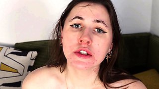 Natural brunette solo toying