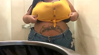 I Love a Public Restroom to Show off - Mary Jhuana