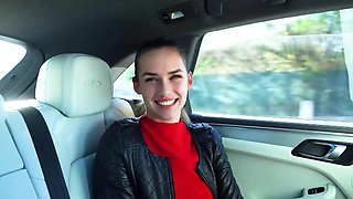 Leila and Jade have a little secret... - Jacquie et Michel TV