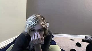Young amateur teen in solo masturbation getting kinky