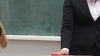 Punishment by Female College Teacher, Facesitting, Stomping on, Thigh-squeezing Male Student Who Doesn't Take Class Seriously