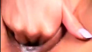 Thai amateur Kanya rubs her soaking cunt