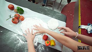 Tempting Culinary Delights with Serena Hill’s Irresistible Curves