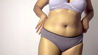 Desi beauty Aathiyaa shows off her cherry pussy