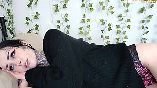 Amateur Webcam Teen Flashes Masturbates