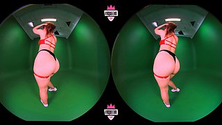 amateur raintree03 flashing ass on live webcam