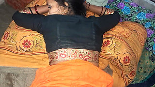 Bhabhi ko ghodi bana ke choda Indian school girl naic faking with husband Desi Indian