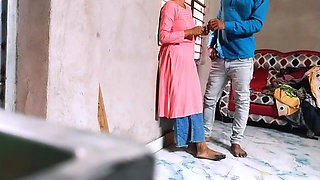 Indian Village Girlfriend Ko Kisi Aur Dost Ne Jhamkar Choda