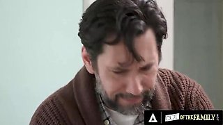 Family Threesome Anal: Kenzie Taylor's Big Tits Fucked by In-Law