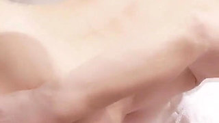 Fucking "gugu's Bathtub Queen" Luiza Ambiel in the Bath