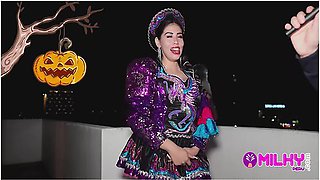 Horny Milf Decides To Go To My Apartment And Not To Her Halloween Party - Gatidiosa