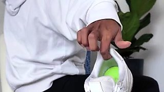 Amateur Foot Fetish Girlfriend Sucks and gives a Footjob