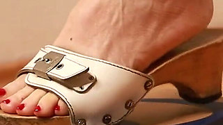 Asmr Wooden Clogs Trample and Crush Shoe Box