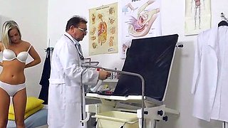 Beauty small tit amateur teen masturbating her shaved pussy