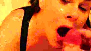 Dicktitte Lutscht Ficksahne aus meinen Eiern!