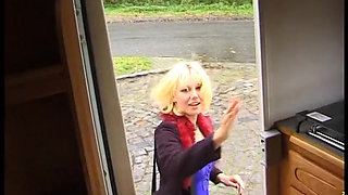 Blonde babe gets plowed in the car in a threesome