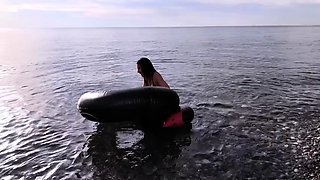 Sensuous babe flaunts sexy body in nude poses outdoors