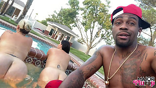 Rome Major Has a Threesome with Two Plump Chicks in a Hot Tub