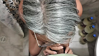 A shower at the gym and a good blowjob, how delicious it is to swallow it all.