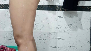 Priya Bhabi Sexy Bath Show