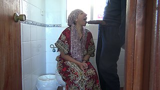 Kurdish Turkish MILF Sucks Her First Big Black Cock During Her Lunch Break