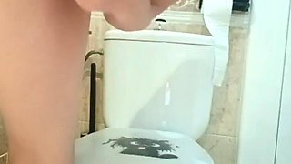 Big Ass White MILF Gets in Bubble to Masturbate Super Hard Until She Cums