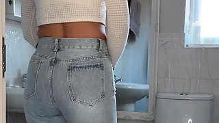 BurstingMeg - Plumber is fixing my toilet but it-s taking