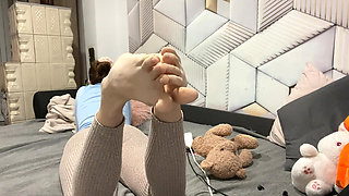 Touch yourself while my FEET ignore you