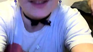 Webcam skinny brunette plays her squirt pussy