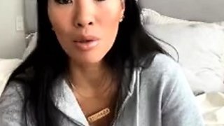 Webcam Asian camgirl testing brand new toy