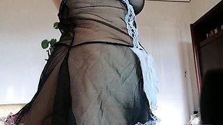 Big-Bottomed Arab Housekeeper Teases on Webcam
