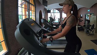 Asian amateur duo sweat it out in gym P