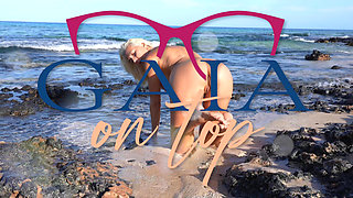 486 I Love Drink & Play with Pee - MILF Pissing Compilation