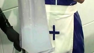 Young blonde fingers and toys her pussy on web cam