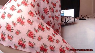 Cock-squeezing cooter opening up (Lil honeypot)