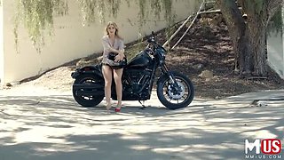Riley Reign Shocked Hitchhiker Fucked Hard in Car - Blonde MILF Big Ass Doggy Style POV